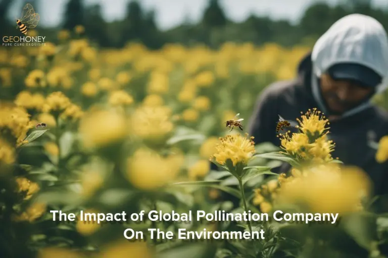 نحلة العسل تقوم بتلقيح زهرة مع نص "تأثير الشركة العالمية للتلقيح على البيئة".
